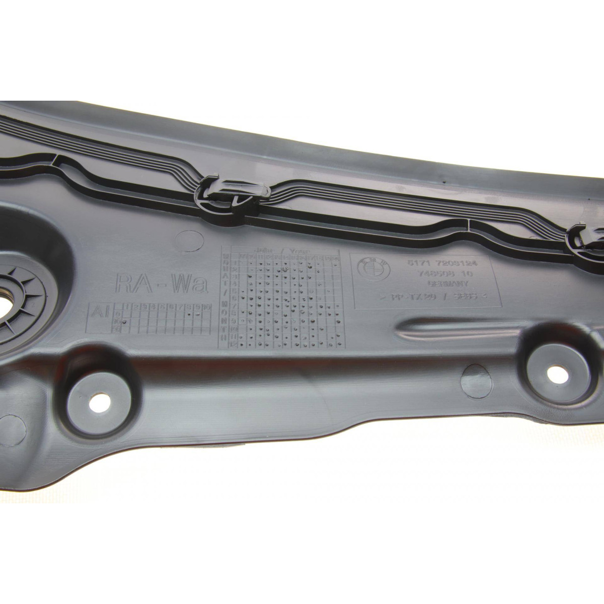 Планка під скло лобове BMW 5 (F10/F11) 09-16
