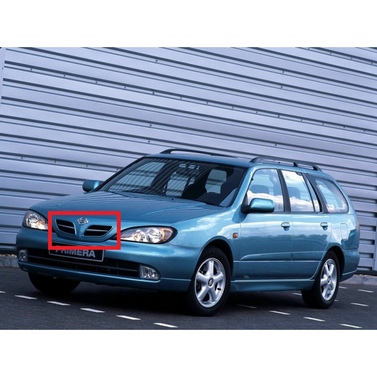 Решітка радіатора права-ліва Ніссан Примера - Nissan Primera 1999-2002