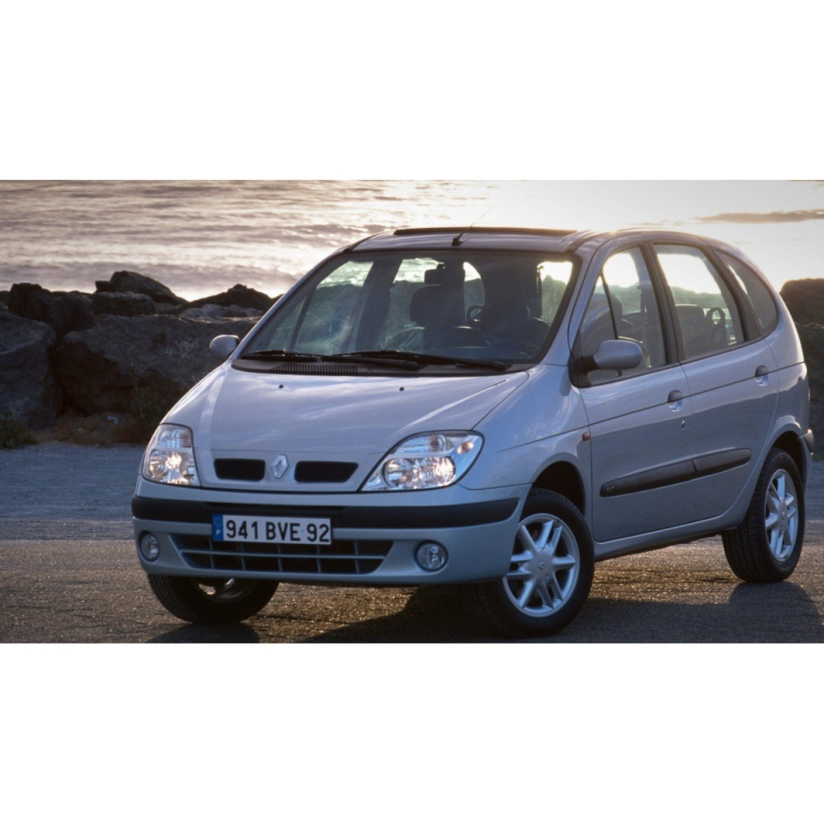 Поворотний кулак передній лівий Рено Кенго, Меган, Сценік - Renault Kangoo, Megane, Scenic 1996-