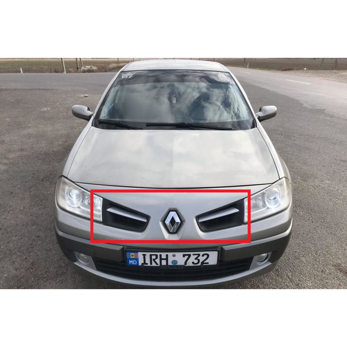 Решітка радіатора ліва + права RENAULT MEGANE 2 2006-2009
