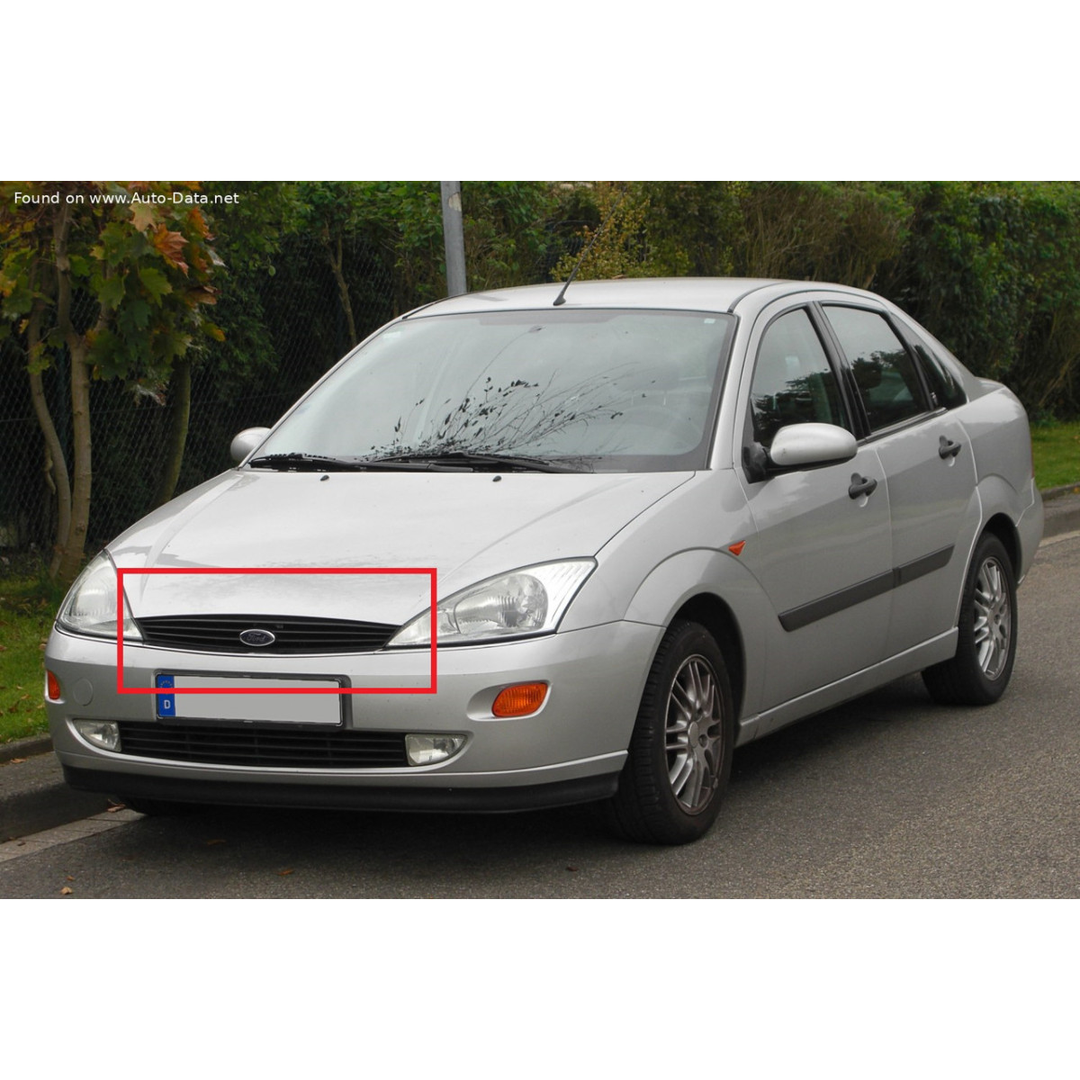 Решітка радіатора Форд Фокус - Ford Focus 2001-2004