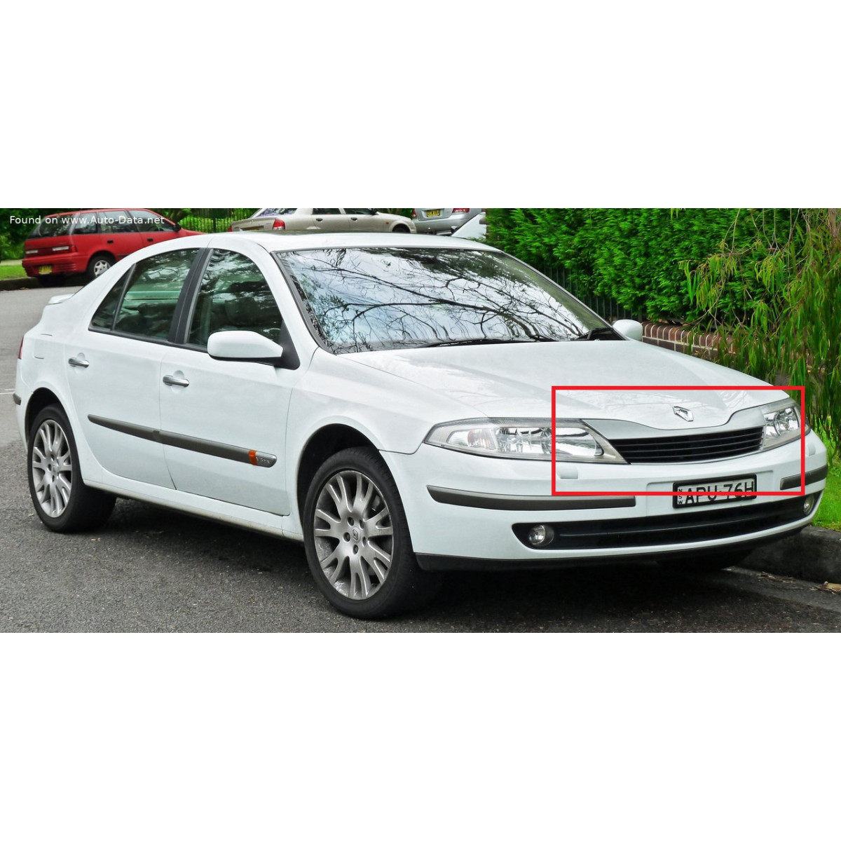 Решітка радіатора Рено Лагуна 2 - Renault Laguna 2 - 2001-2005