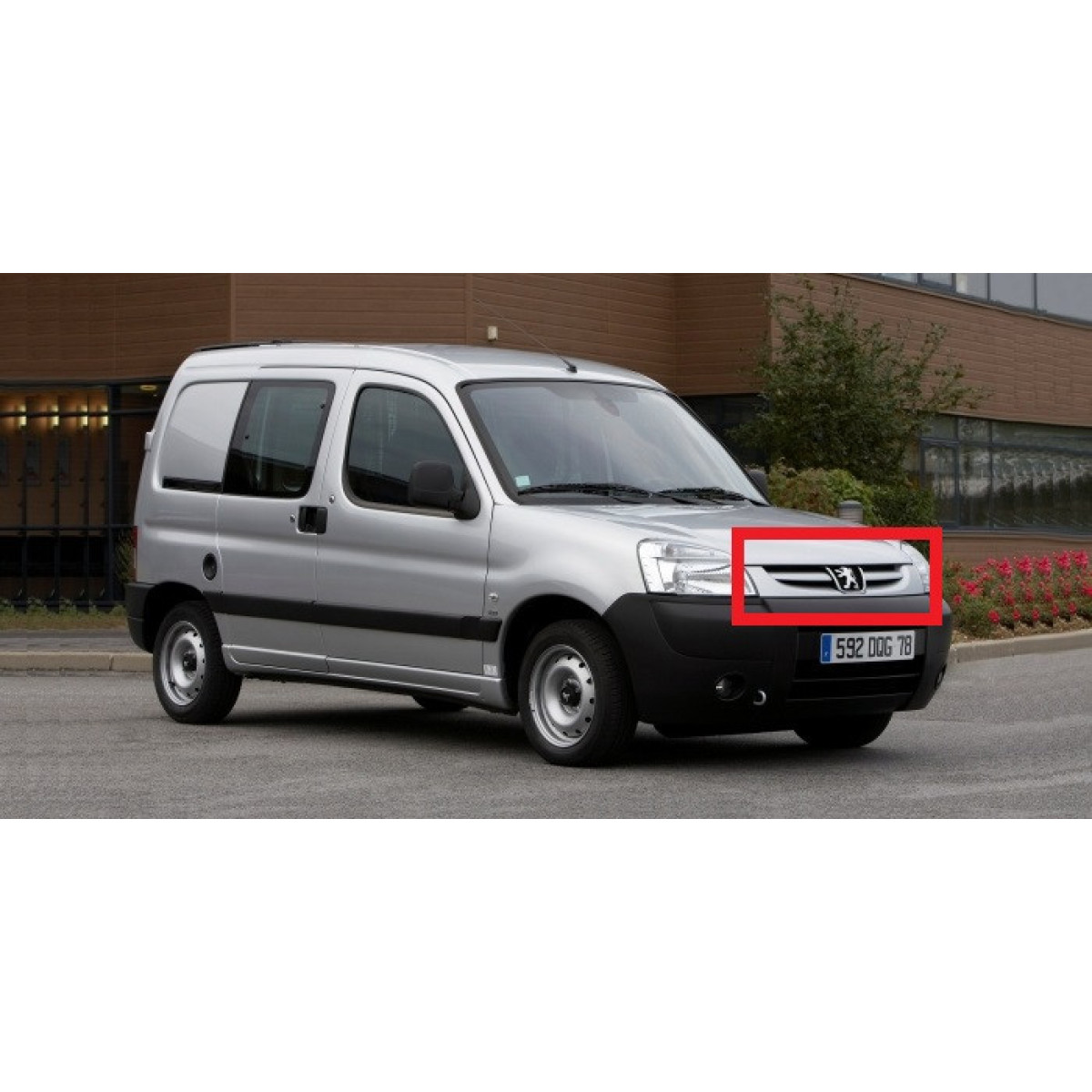 Решітка радіатора Пежо Партнер - Peugeot Partner 2002-2008
