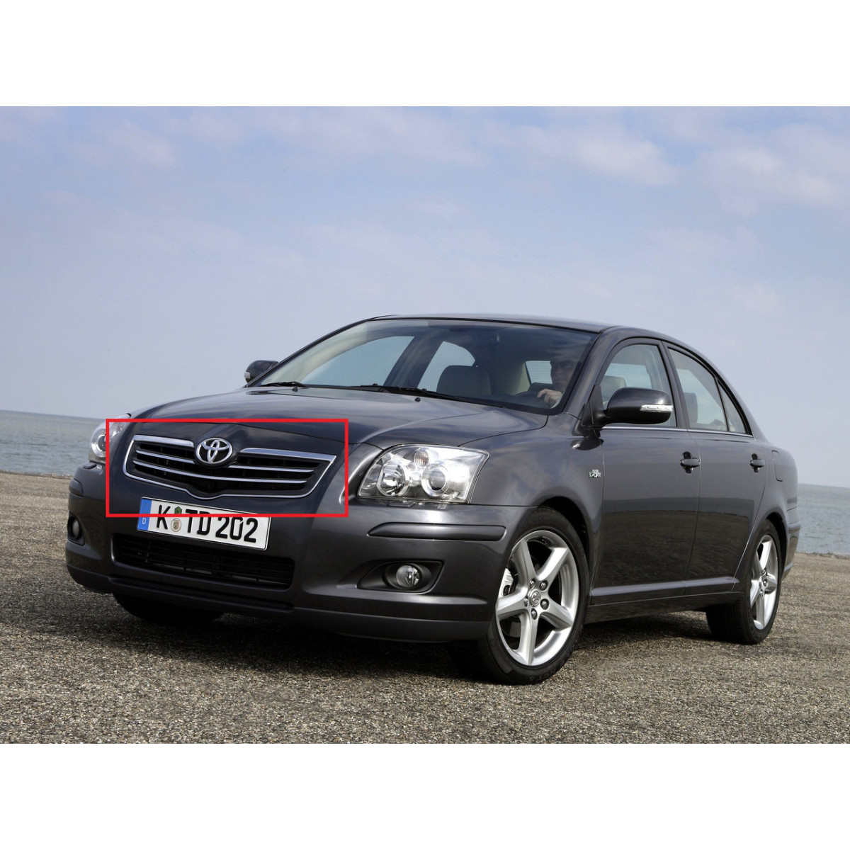 Решітка радіатора Тойота Авенсіс - Toyota Avensis 2006-2008
