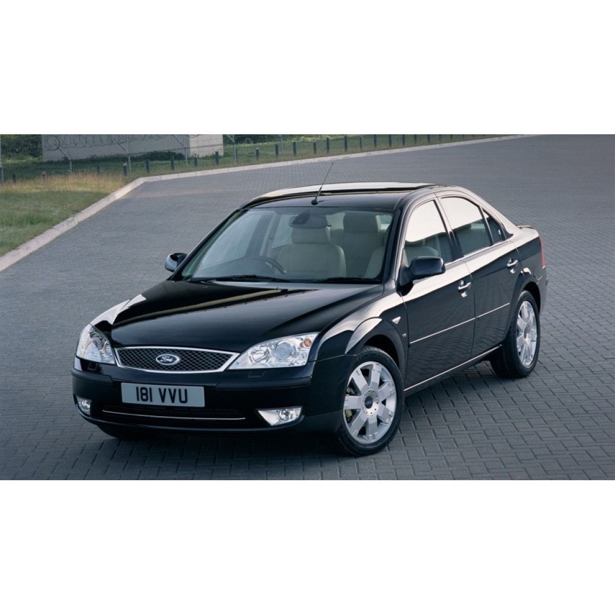 Решітка бампера центральна Форд Мондео 3 - Ford Mondeo 3 2000-2003 (комплект)