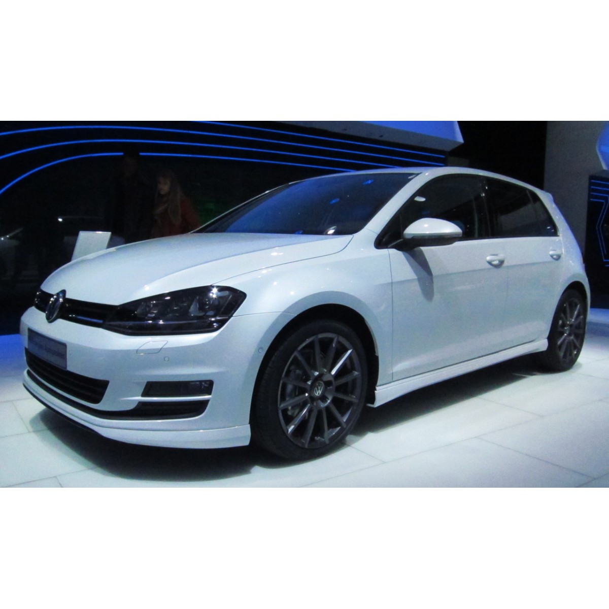 Петля (шарнір, кріплення) капота ліва Volkswagen Golf 7 - Фольксваген Гольф 7 2012-