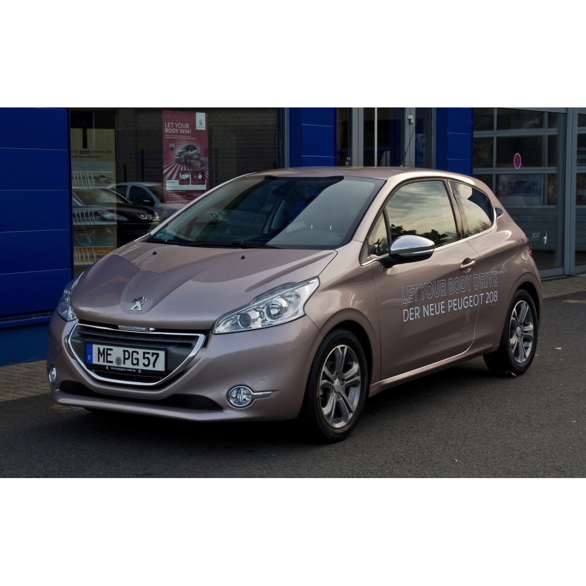 Петля (шарнір, кріплення) капота права Peugeot 208 - Пежо 208 2012-