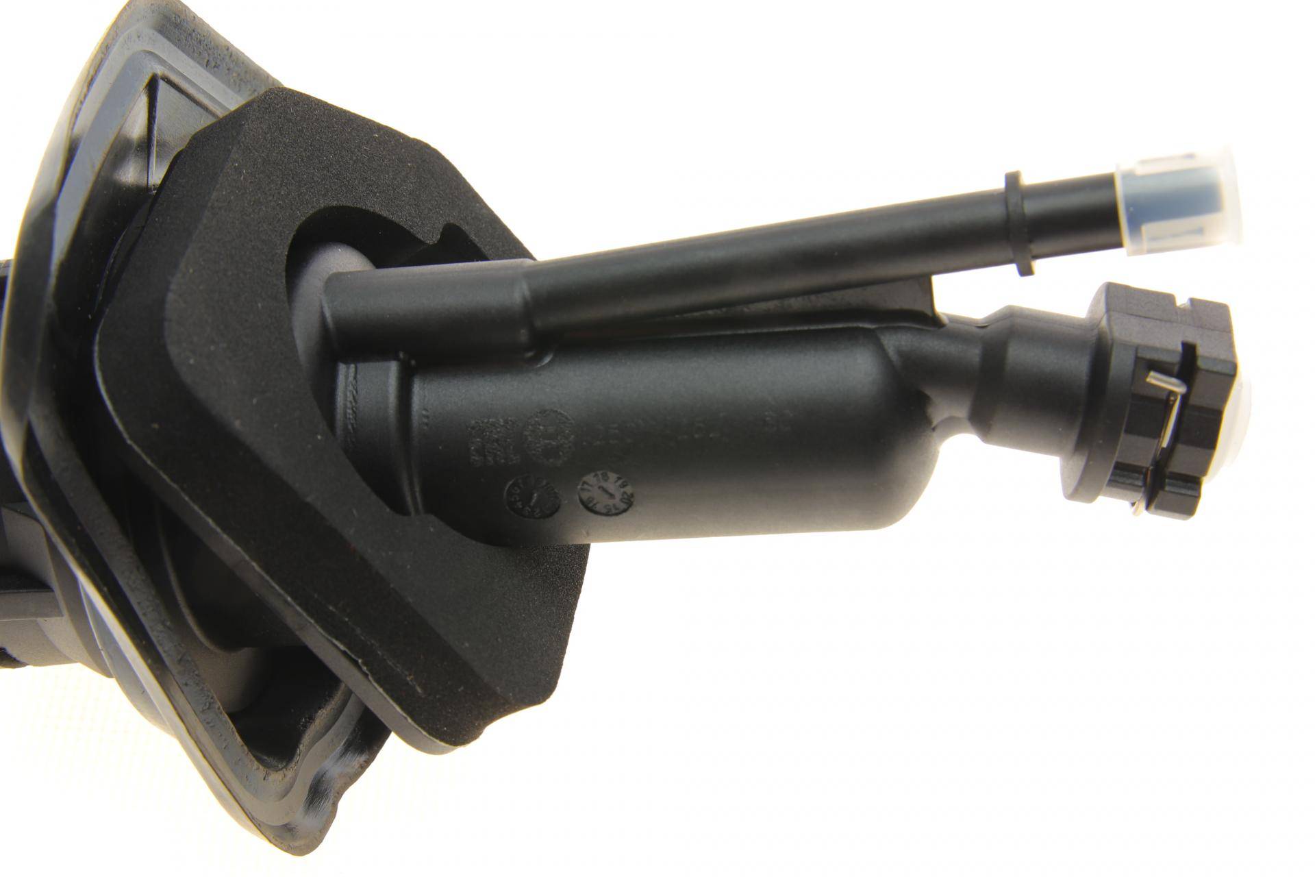Циліндр зчеплення (головний) Ford C-Max/Kuga 07-/Focus/Mazda 5 04-/3 03-14/Volvo C30/S40/V50 04-12