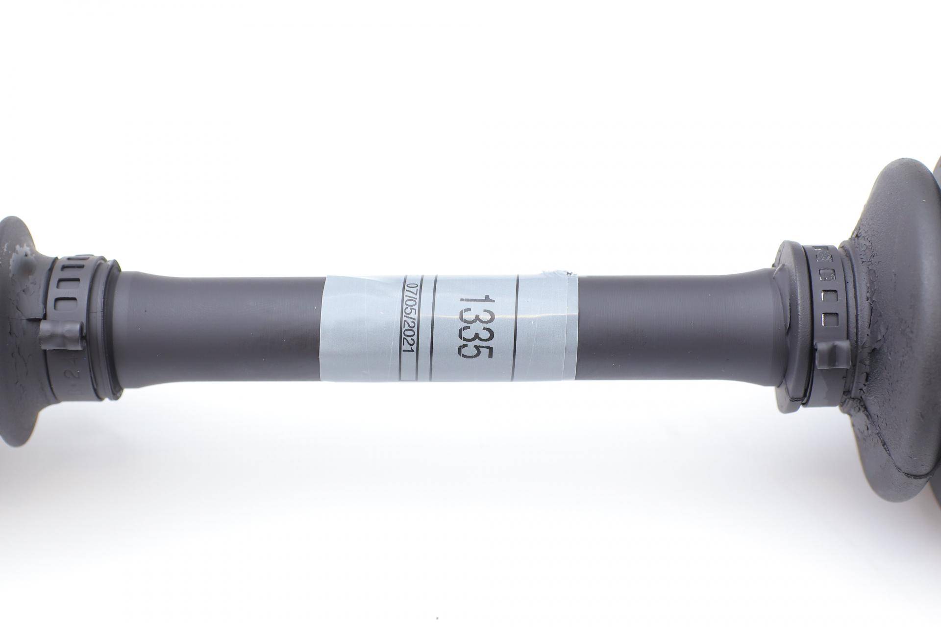 Піввісь (передня) (R) BMW 5 (F10/F11)/6 (F06/F12/F13) 10-18 (37z/27z/862mm) (-ABS)