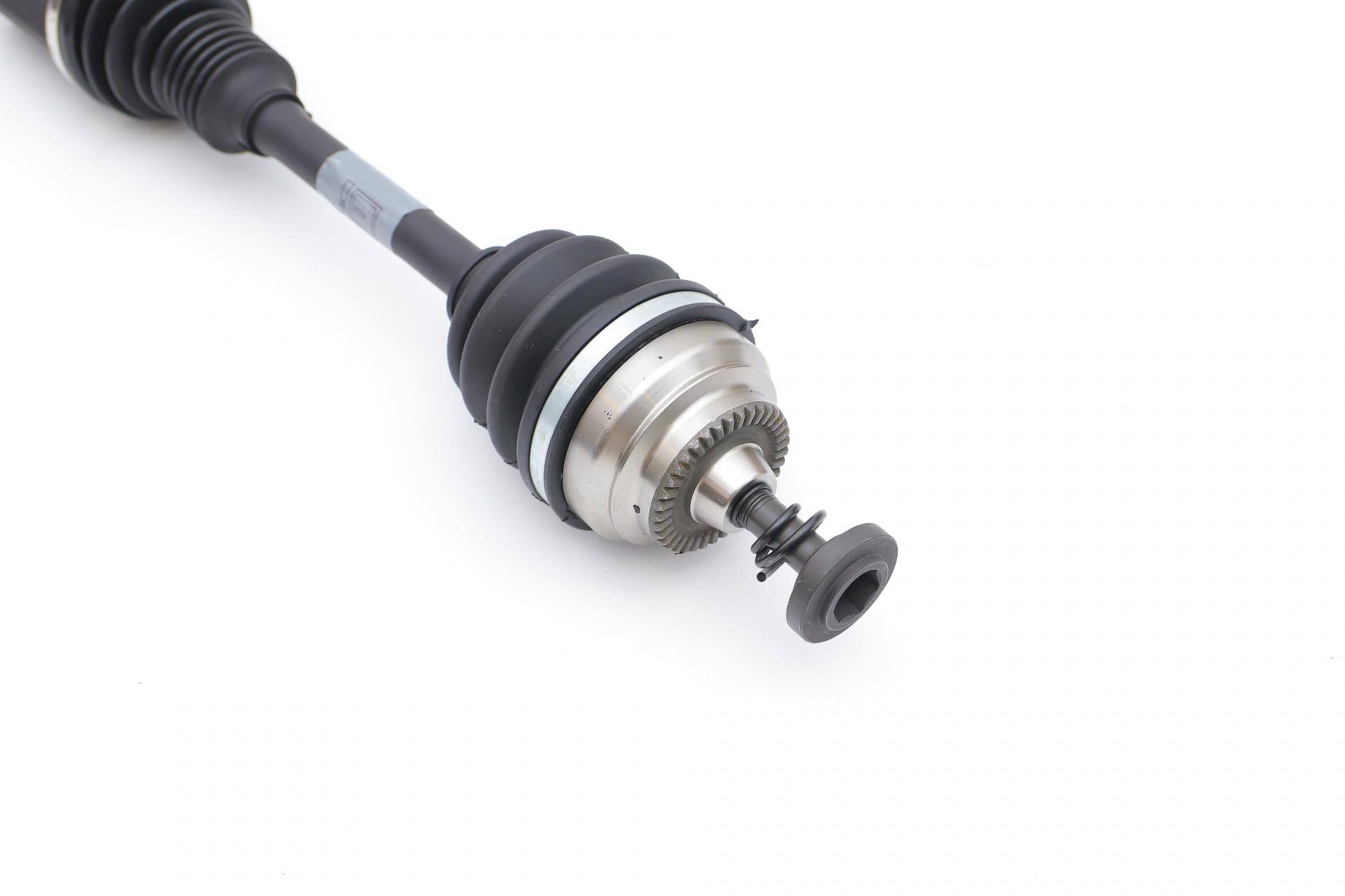 Піввісь (передня) (R) BMW 5 (F10/F11)/6 (F06/F12/F13) 10-18 (37z/27z/862mm) (-ABS)