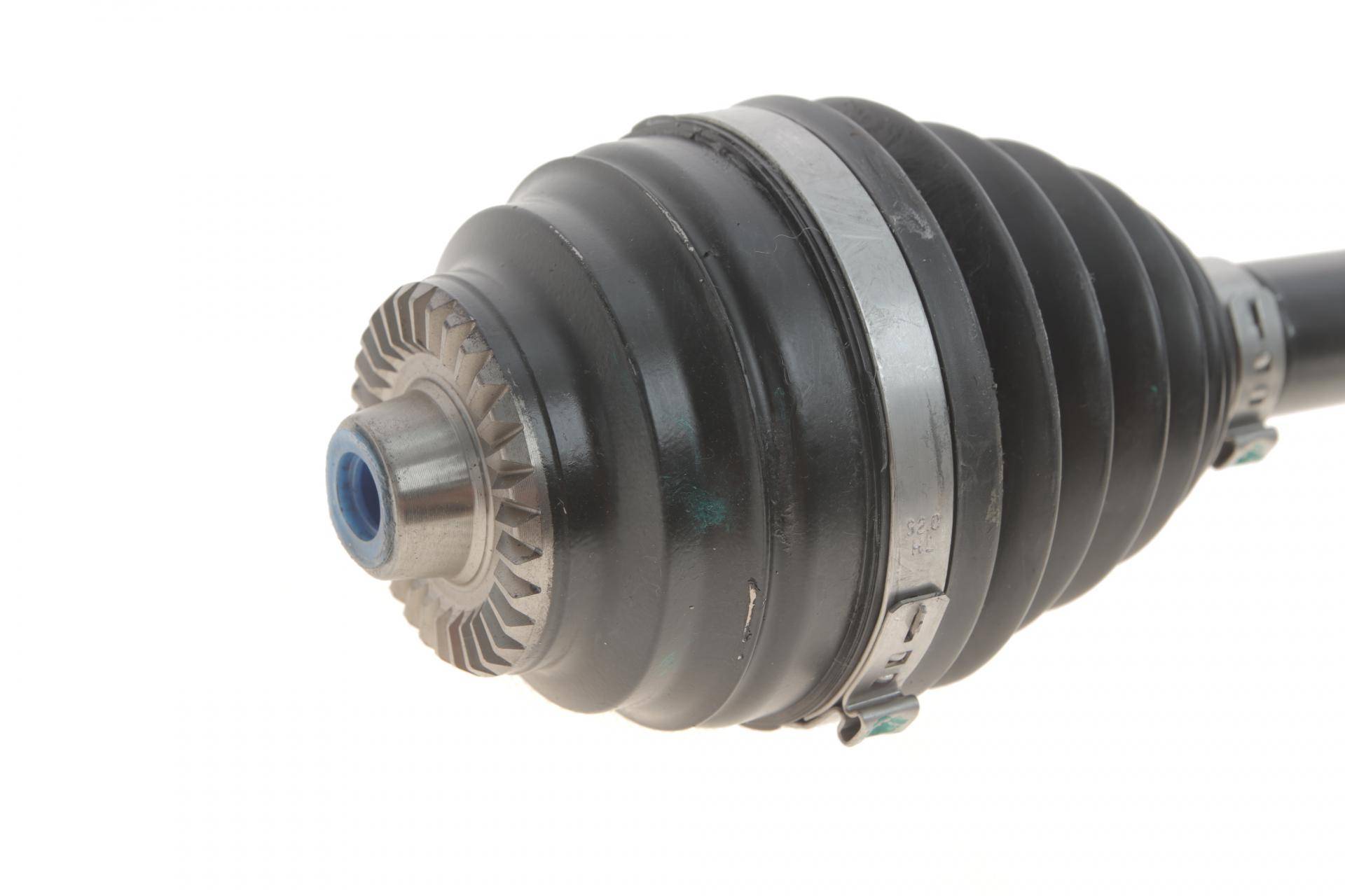 Піввісь (передня) BMW 1 (F20)/3 (F30/F80) xDrive 2.0 d/3.0 (B58/N55/N47) 12- (R) (27z/841mm)