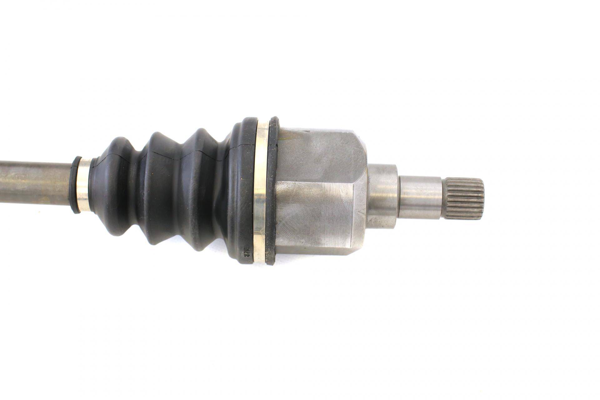 Піввісь (передня) Citroen C4/Peugeot 3008 14- (L) (28x24/688)
