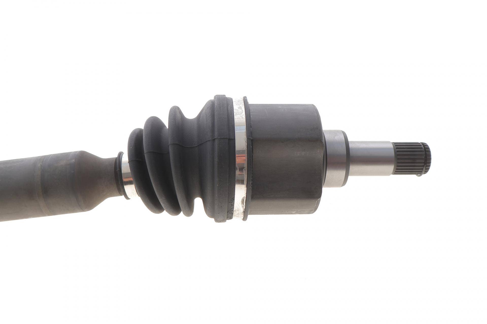 Піввісь VW Polo/Skoda Fabia 1.0 14- (R) (36/28х820)