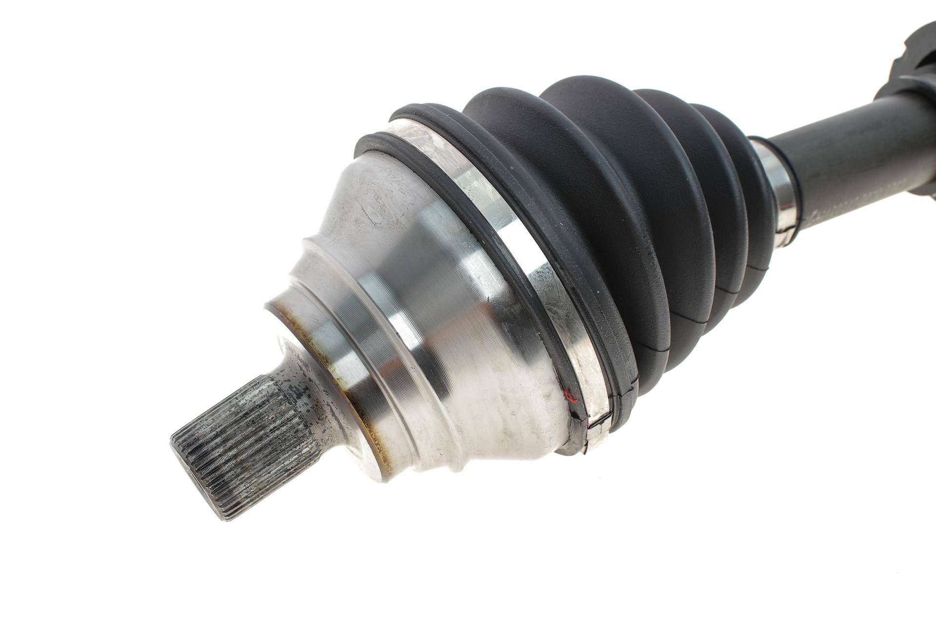 Піввісь VW Passat 2.0 TDI/TSI 4motion 15-/Audi Q3 Quattro 11-18 (R) (36x592)