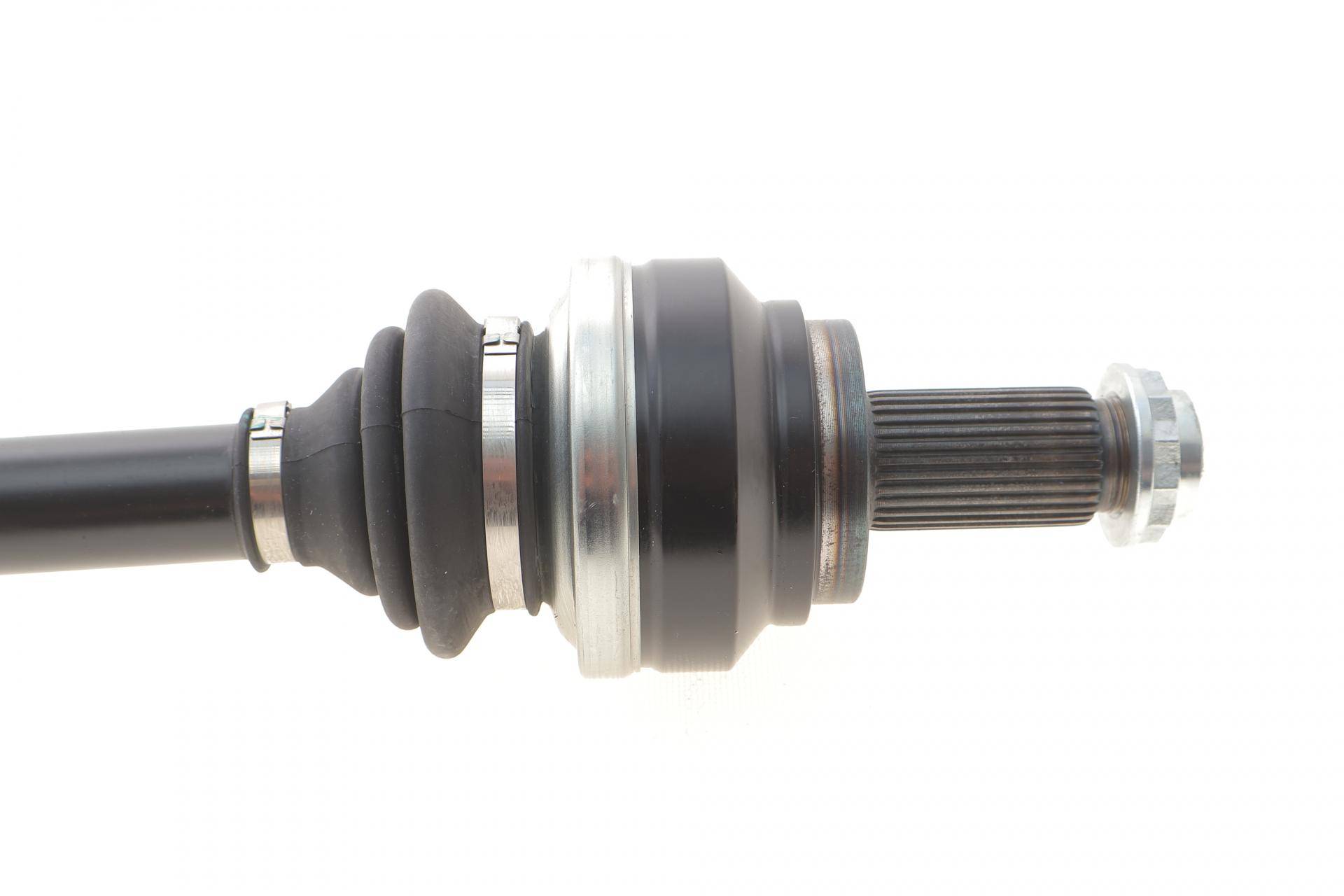 Піввісь (задня) (R) BMW 5 (F10/F11) 10-17 N20/N47/N57 (30x28zx817mm)