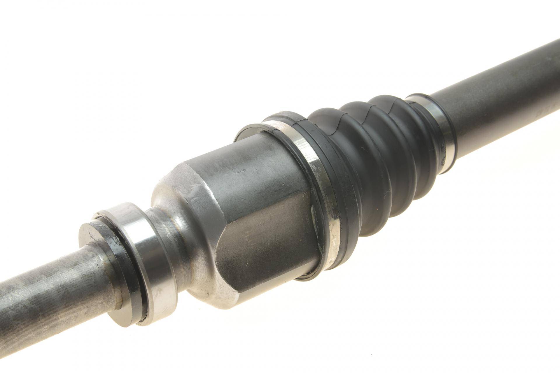 Піввісь (передня) Citroen C5/Peugeot 407 2.0 HDi 04- (R) (28x37x952)