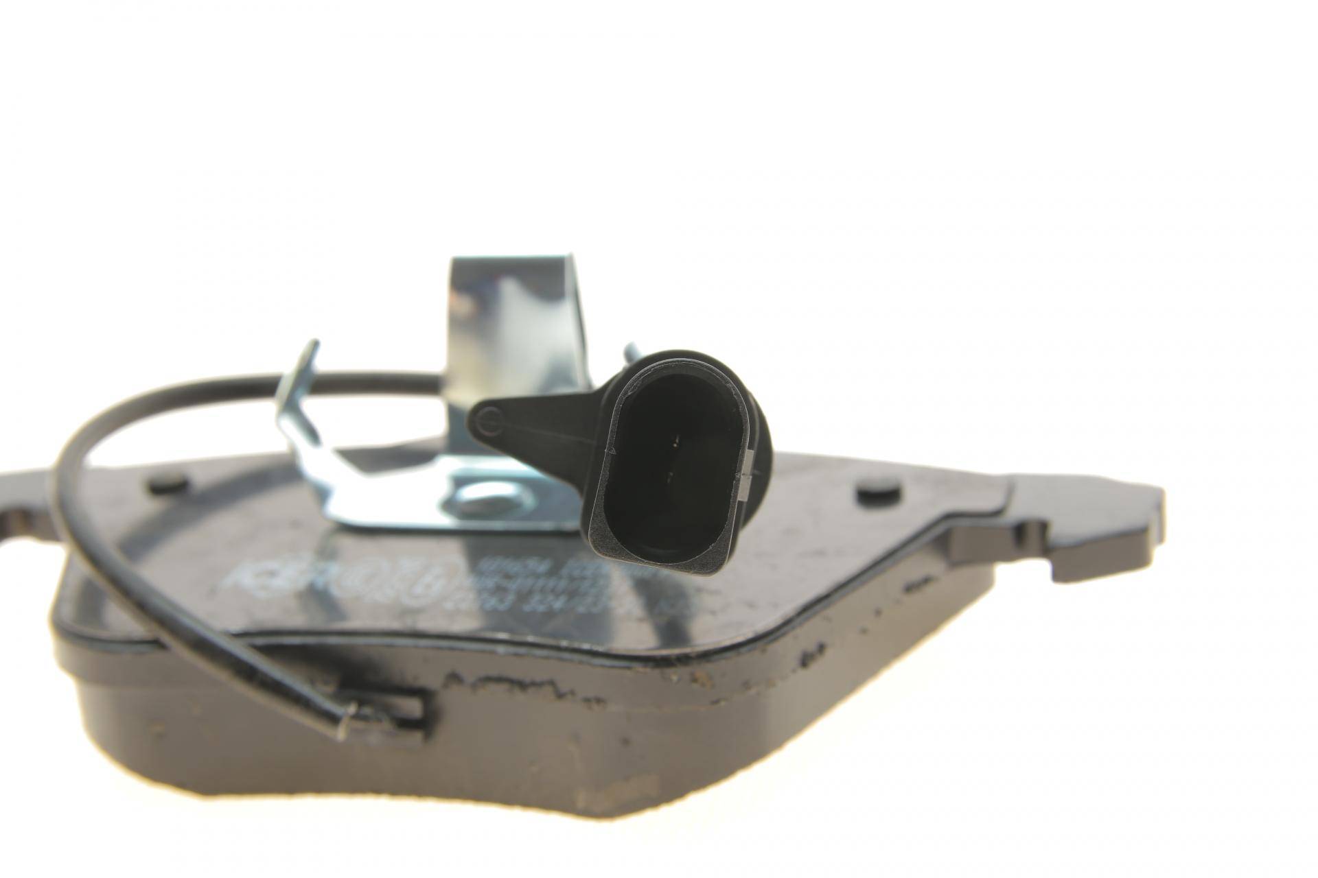 Колодки гальмівні (передні) Audi A4 03-09/A6/A8 03-11/Seat Exeo 08-13 (+датчики)