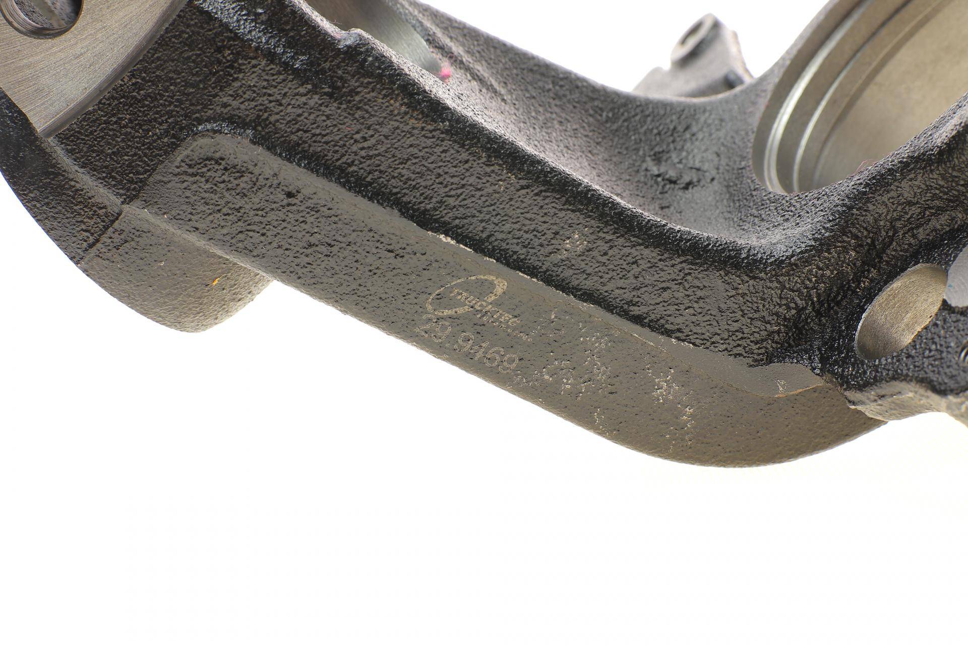 Цапфа (передня) VW Golf IV/Skoda Octavia/Audi A3 97-05 (L)