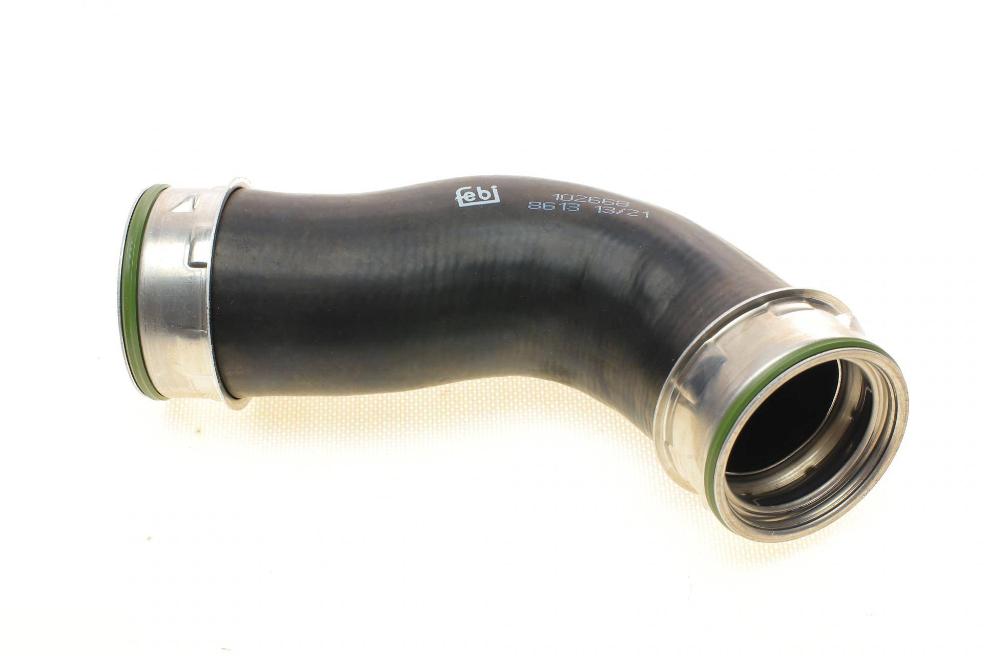 Патрубок інтеркулера (нижній) (L) Audi A3/Skoda Octavia/SuperB/VW Golf/Jetta/Passat 2.0D 03- (ззаду)