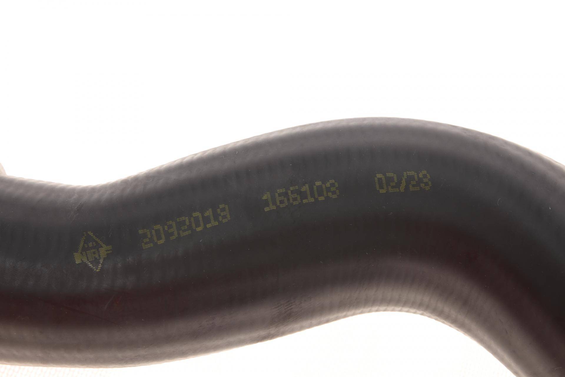 Патрубок інтеркулера (R) VW Golf V/VI/Touran 1.4 TSI 06-10