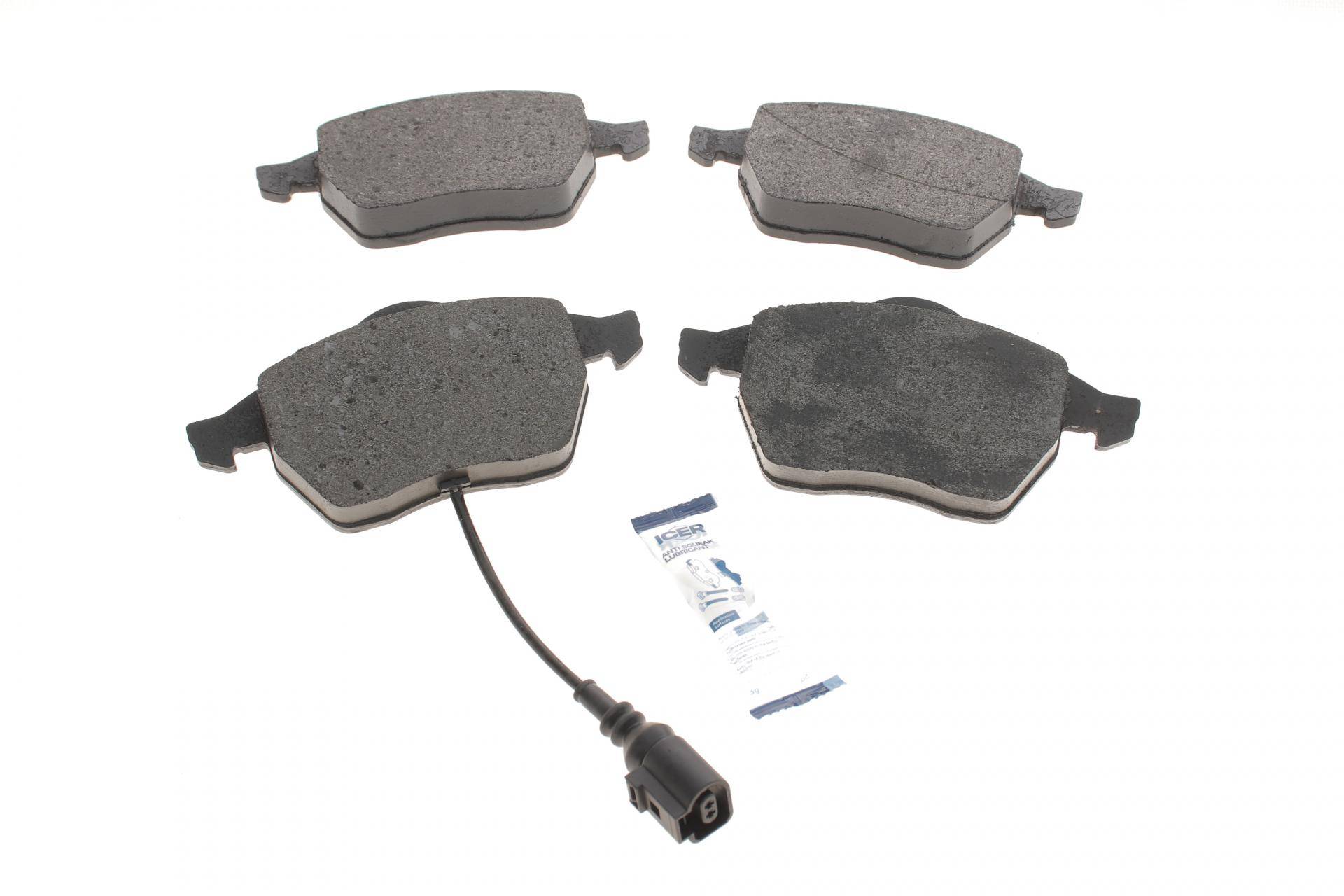 Колодки гальмівні (передні) Audi A3/TT/Seat Leon/Skoda Octavia/VW Golf 96-10/Polo 05-09 (+датчик)