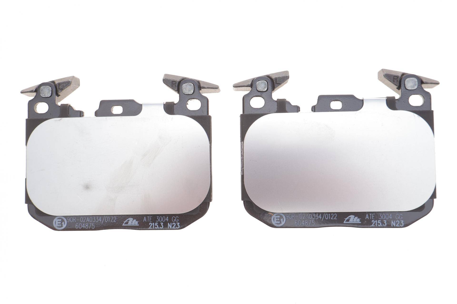 Колодки гальмівні (передні) BMW 3 (F30/F31/F34)/ 4 (F32/F36) 11- (Brembo)