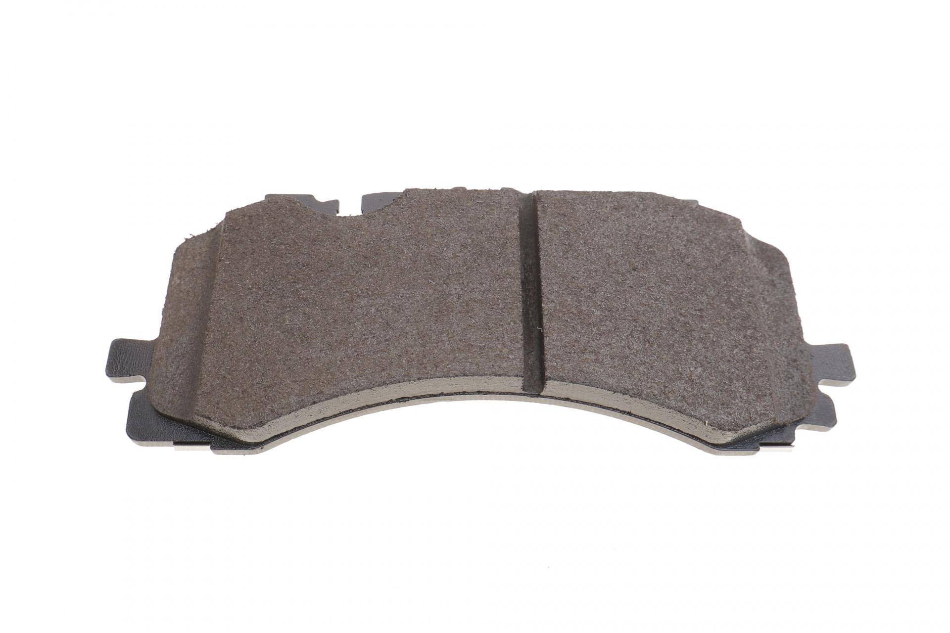 Колодки гальмівні (передні) Audi A6/A7/A8/Q7/Q8/VW Touareg 16- (Akebono) Q+