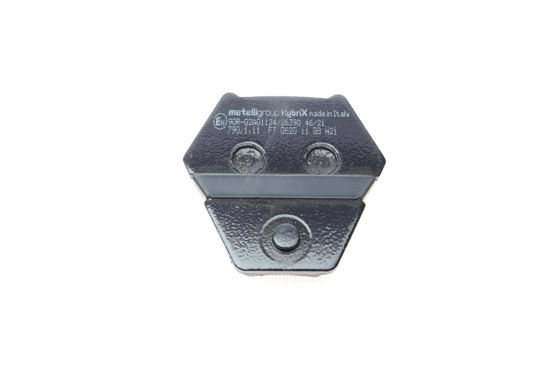 Колодки гальмівні (передні) Audi A4 97-01/A6 97-05/Phaeton 02-08 (+датчики)