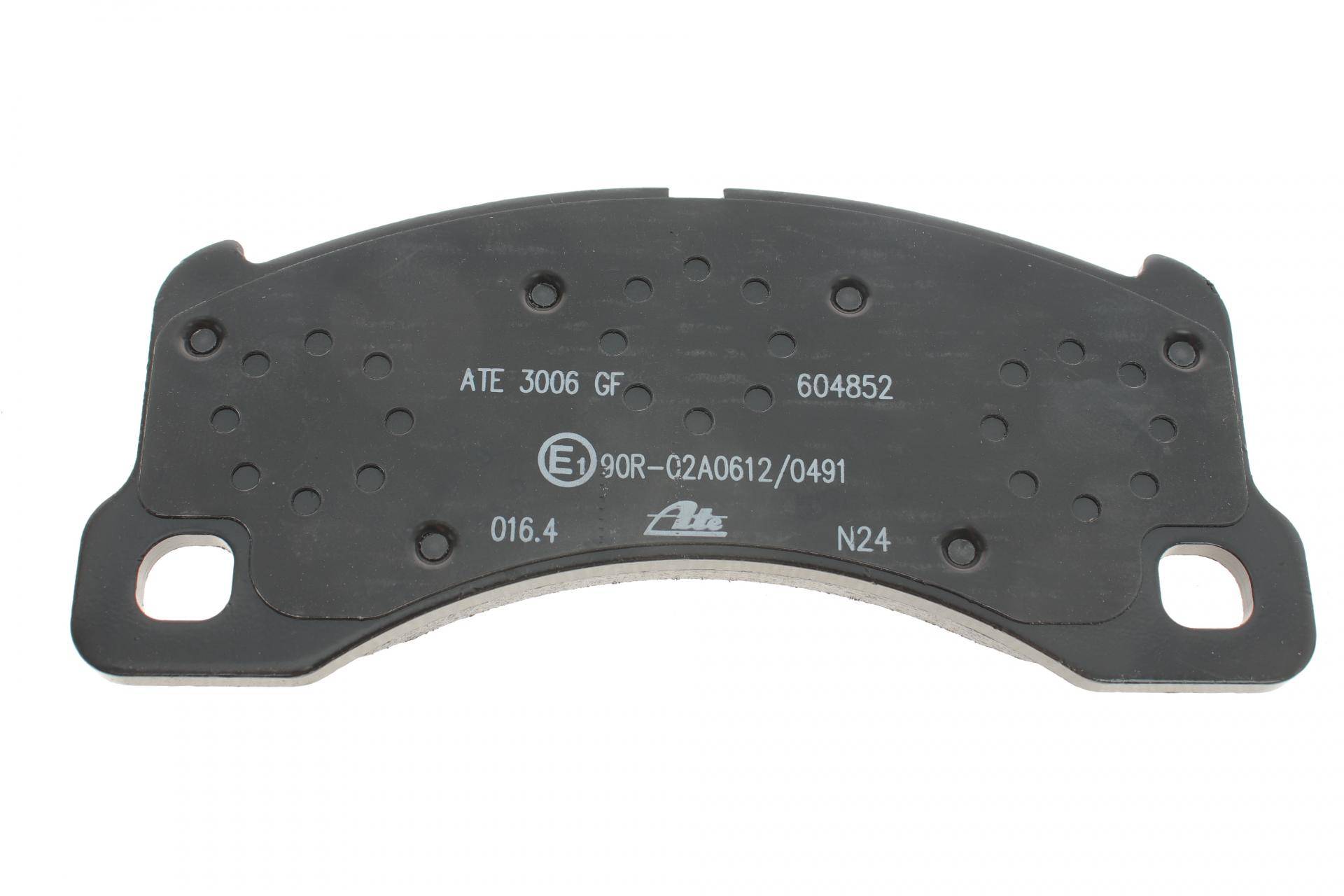 Колодки гальмівні (передні) Porsche Cayenne/VW Touareg 02- (Brembo)