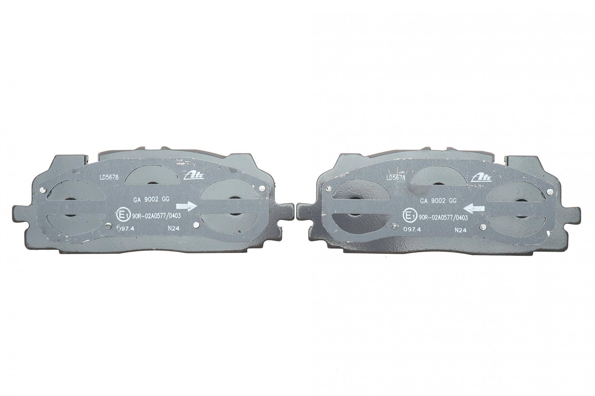 Колодки гальмівні (передні) Audi A4/A5/Q5/Q7 15-/ A6/A7/A8/Q3/Q8/VW Touareg 17- (Akebono) ATE Ceramic