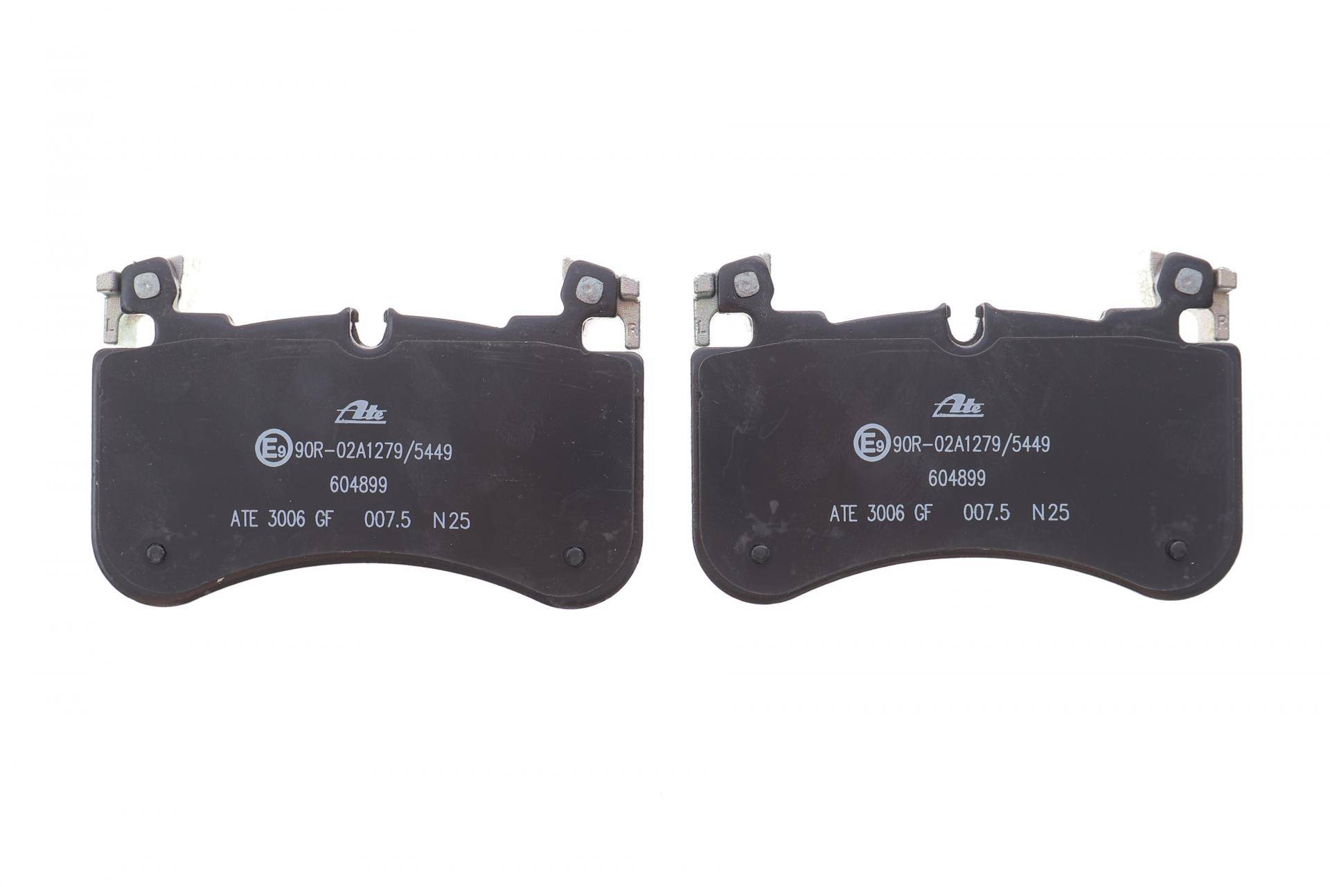 Колодки гальмівні (передні) Land Rover Defender 19-/Discovery 16-/Range Rover 12- 4x4 (Brembo)