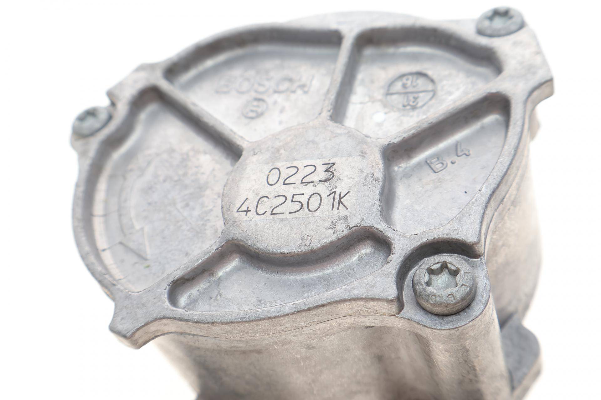 Насос вакуумный Citroen C4/C5/C8/Jumpy/Peugeot 307/308/508 1.5/2.0 03-