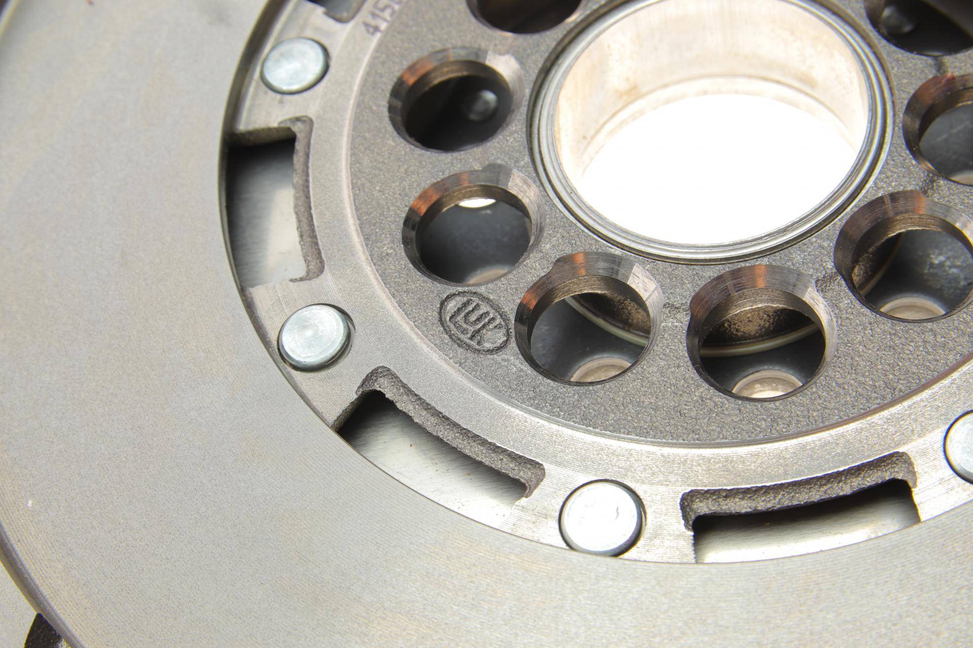 Демпфер зчеплення Volvo C30/C70/S40/S60/S80/V40/V50/V70 95-12