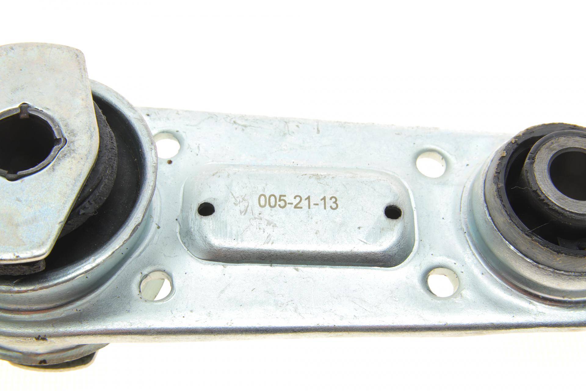 Подушка двигателя (задняя/нижняя) Renault Laguna II 1.8-3.0/1.9dCi-2.2dCi 01- (косточка)