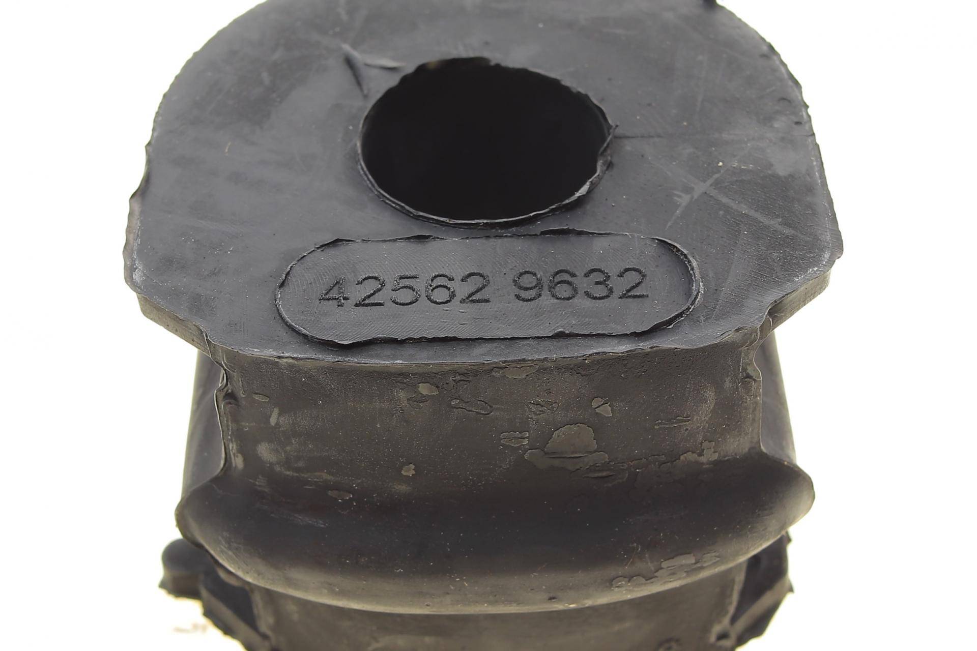 Втулка стабилизатора (заднего) Nissan Qashqai/X-Trail 06- (d=18mm)