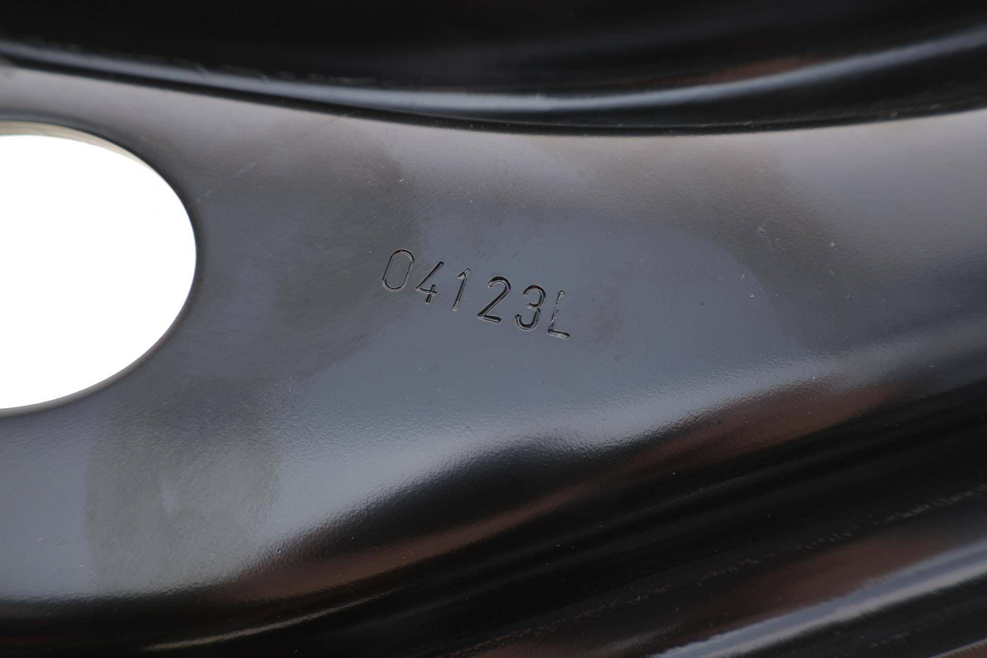Важіль підвіски (передній/знизу) (L) Citroen C2/C3 03-/Peugeot 1007 05- (з кульовою d=18mm)