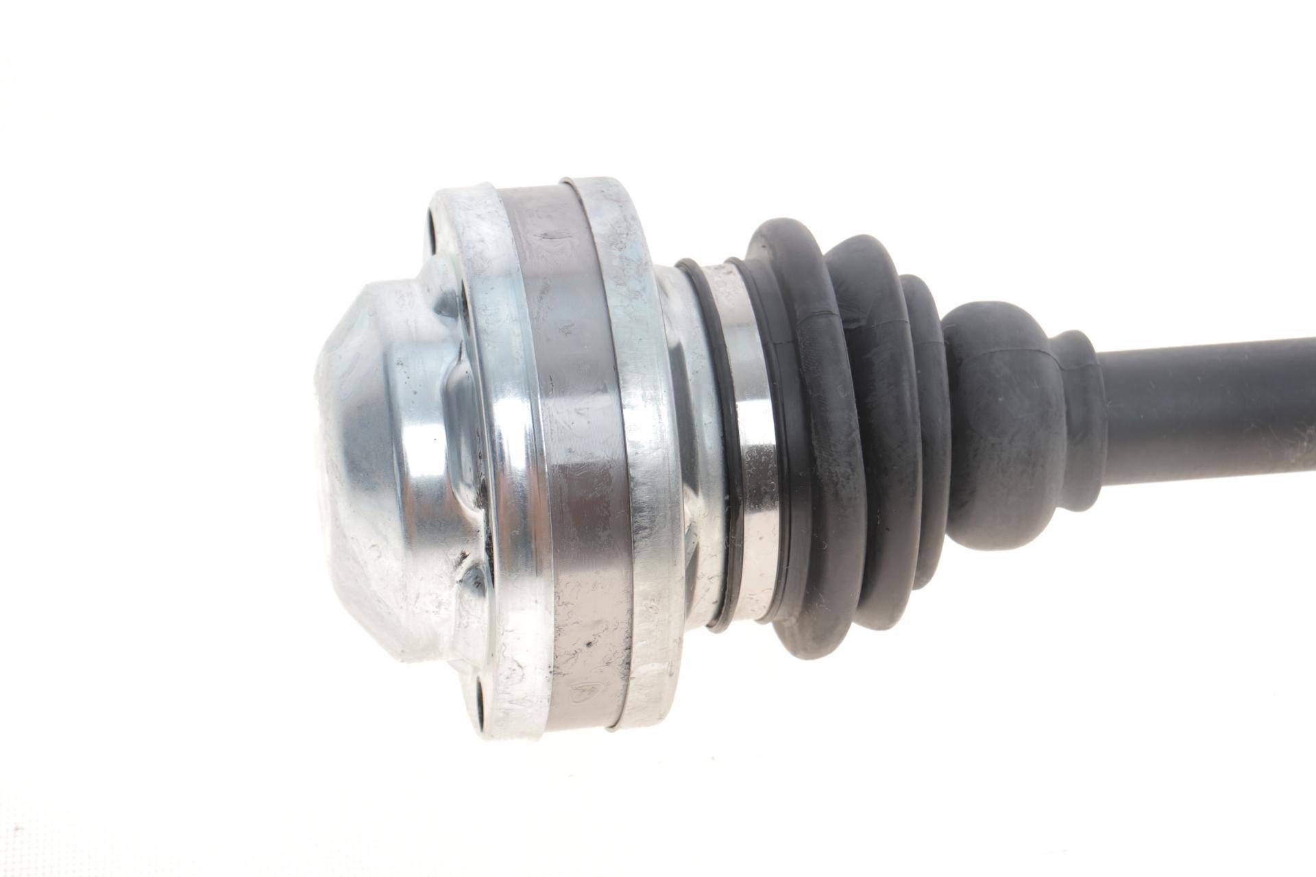 Піввісь (передня) VW T5 1.9TDi/2.0 03-15 (L) (38x27x645.5)