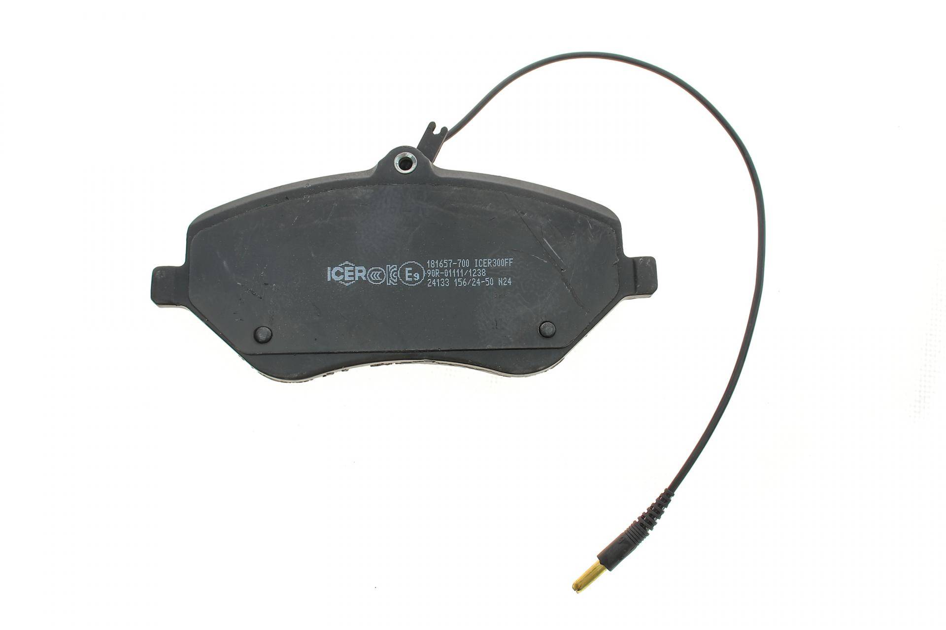 Колодки гальмівні (передні) Citroen C5 08-/C6 05-12/Peugeot 407 04-/607 00-11 (+датчики)