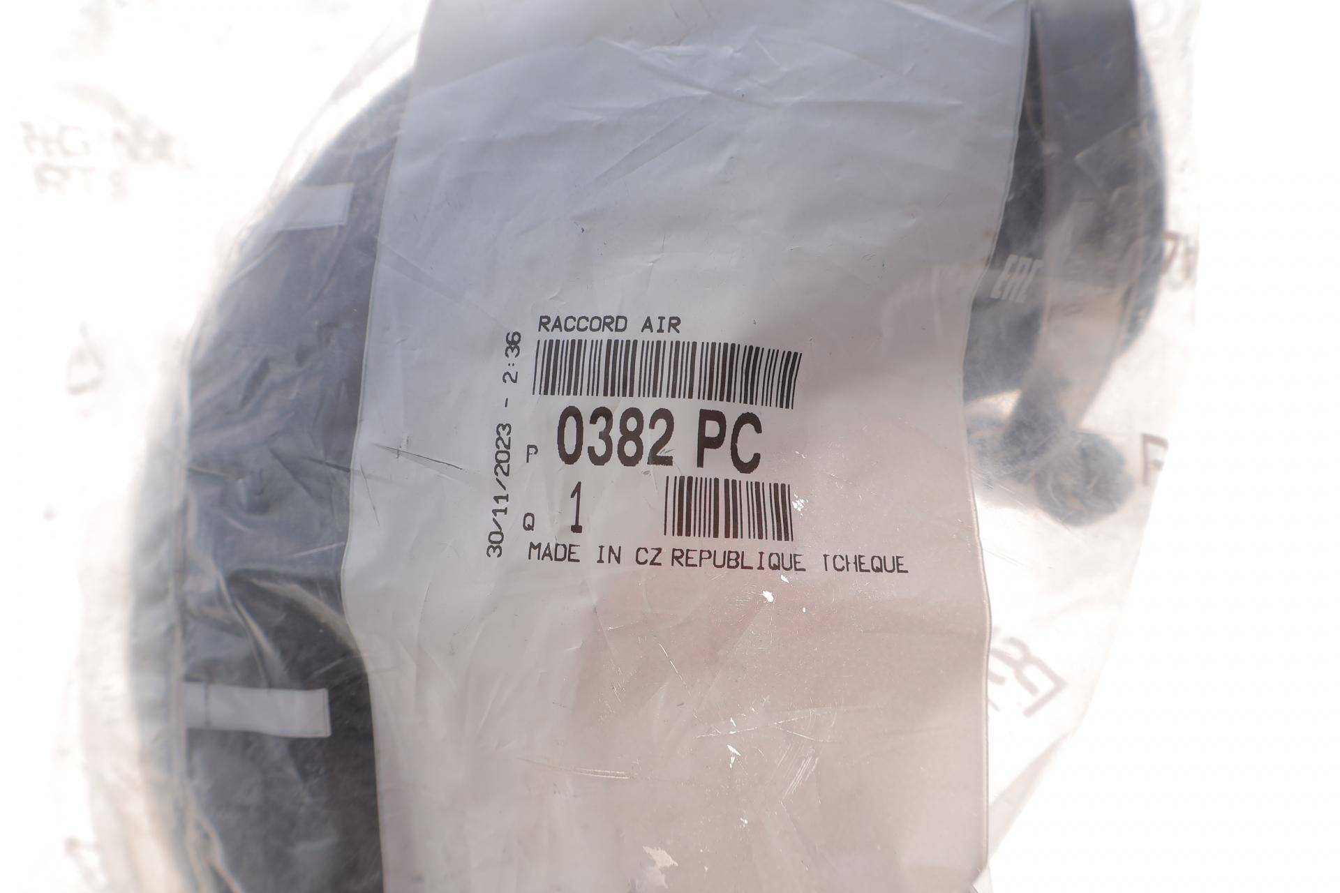 Патрубок інтеркулера Citroen C5 III 08-/Peugeot 407/508 2.0 HDi 09-