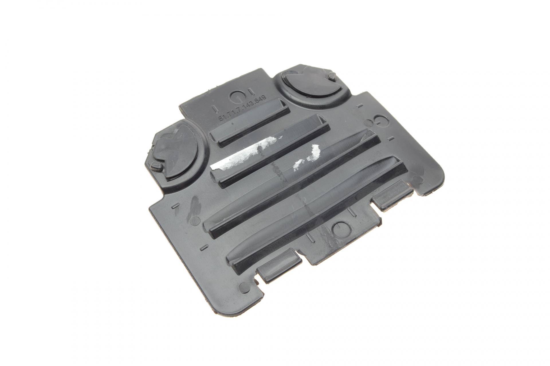 Заглушка підкрильника (переднього) BMW 3 (E90/E91) 05-12 (L)