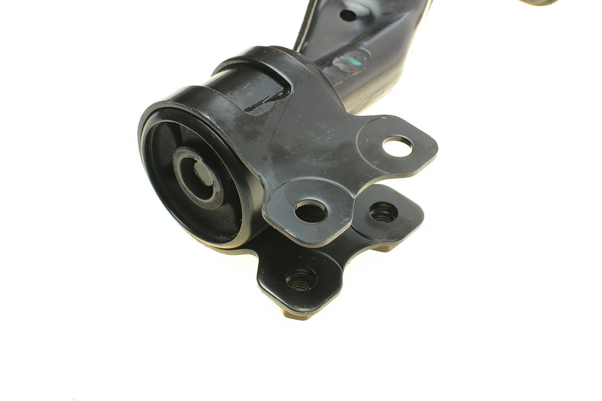 Важіль підвіски (передній/знизу) (R) Ford C-Max 07-10/Focus/Volvo C30/C70/S40/V50 04-12 (з кульовою)