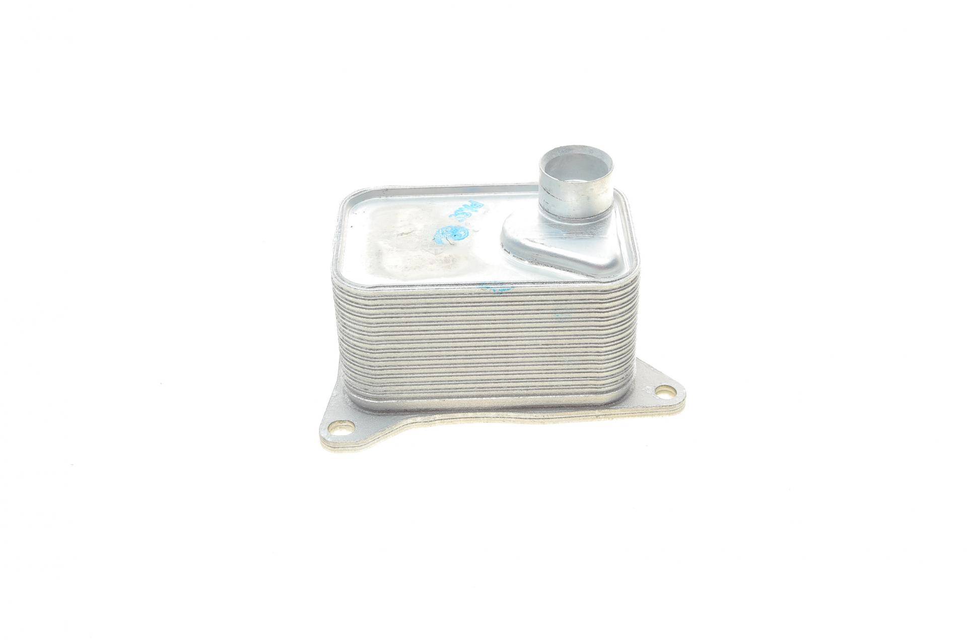 Радіатор масляний VW Golf/Passat/Polo/Touran 2.0 13-