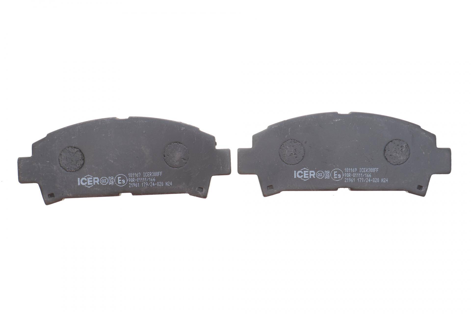 Колодки тормозные (передние) Toyota Avensis 97-03