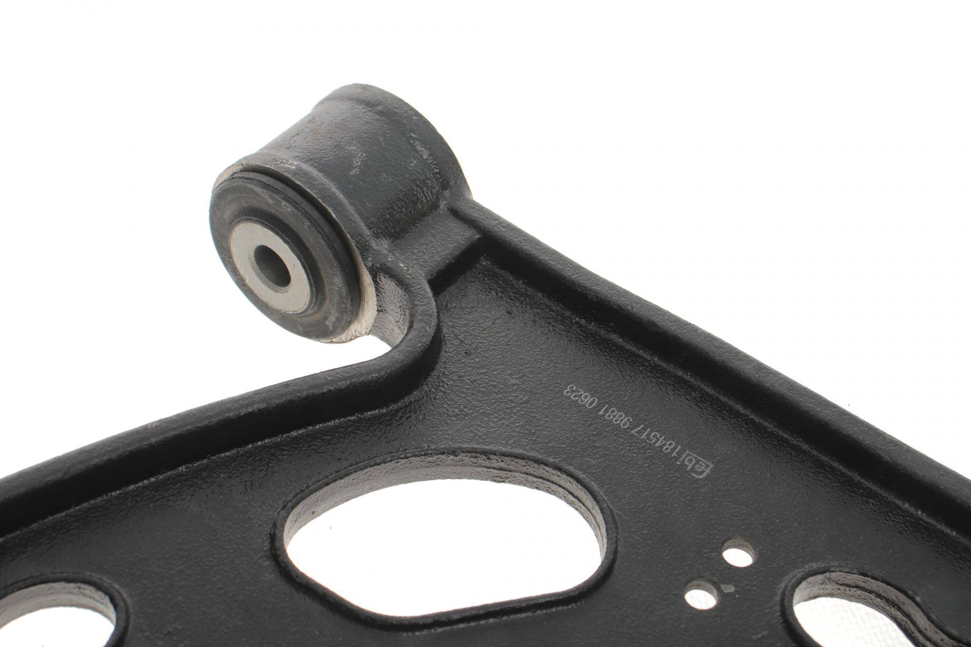 Важіль підвіски (передній/знизу) (R) Audi A3/Seat Leon/Skoda Octavia/SuperB/VW Caddy/Golf/Touran 03-
