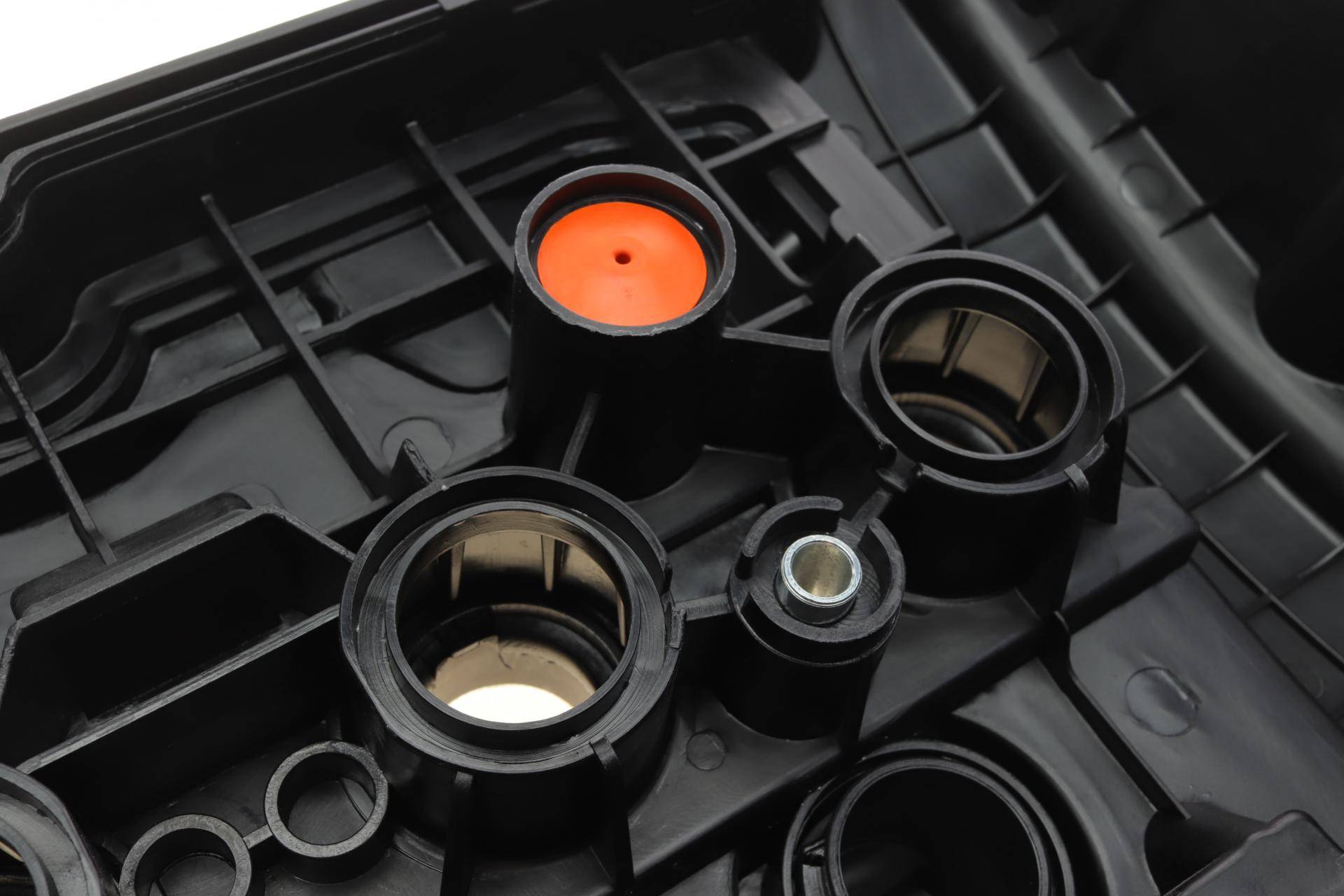 Кришка клапанів Citroen C4/C5 1.6THP 08-/Peugeot 207/308/508 1.6 06- (з прокладкою)
