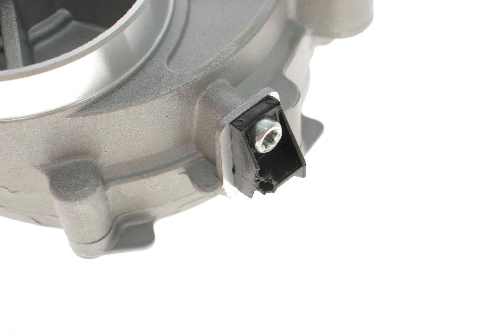 Насос вакуумний BMW 1 (F20/F21)/3 (F30/F80)/5 (F10) 11- N20/N26(пошкоджений штуцер)