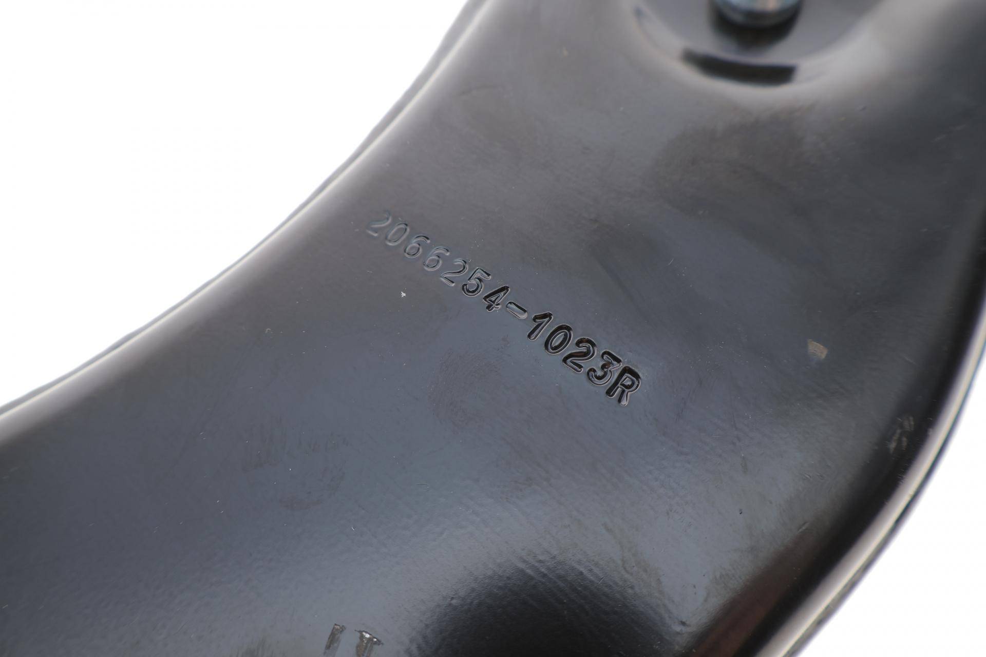 Важіль підвіски (передній/знизу) (R) Ford C-Max 07-10/Focus/Volvo C30/C70/S40/V50 04-12 (с шаровой)