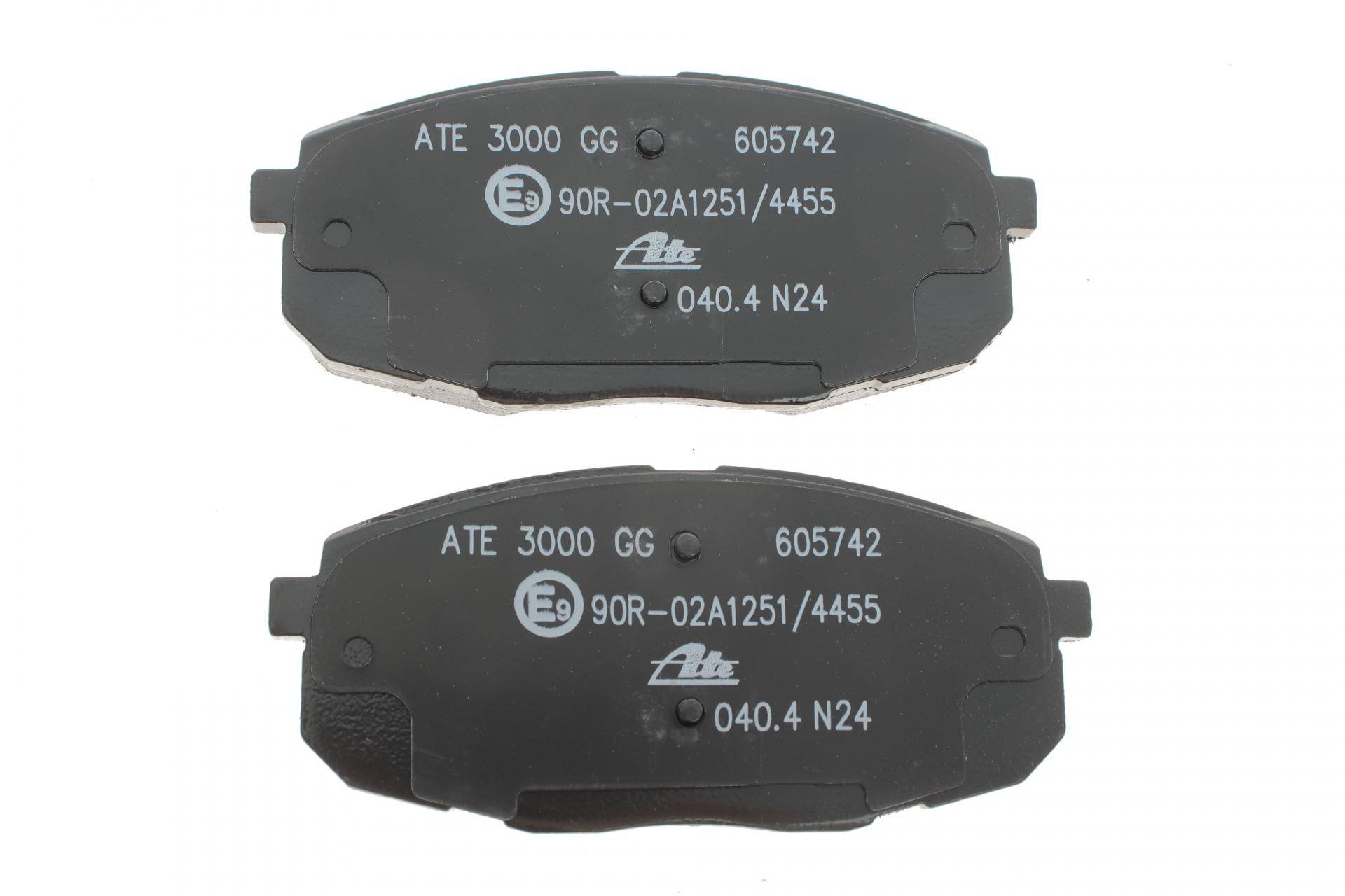 Колодки гальмівні (передні) Hyundai i30 07-12/Kia Cee'd 06-/Carens 02-/Cerato 09-/Soul 14-