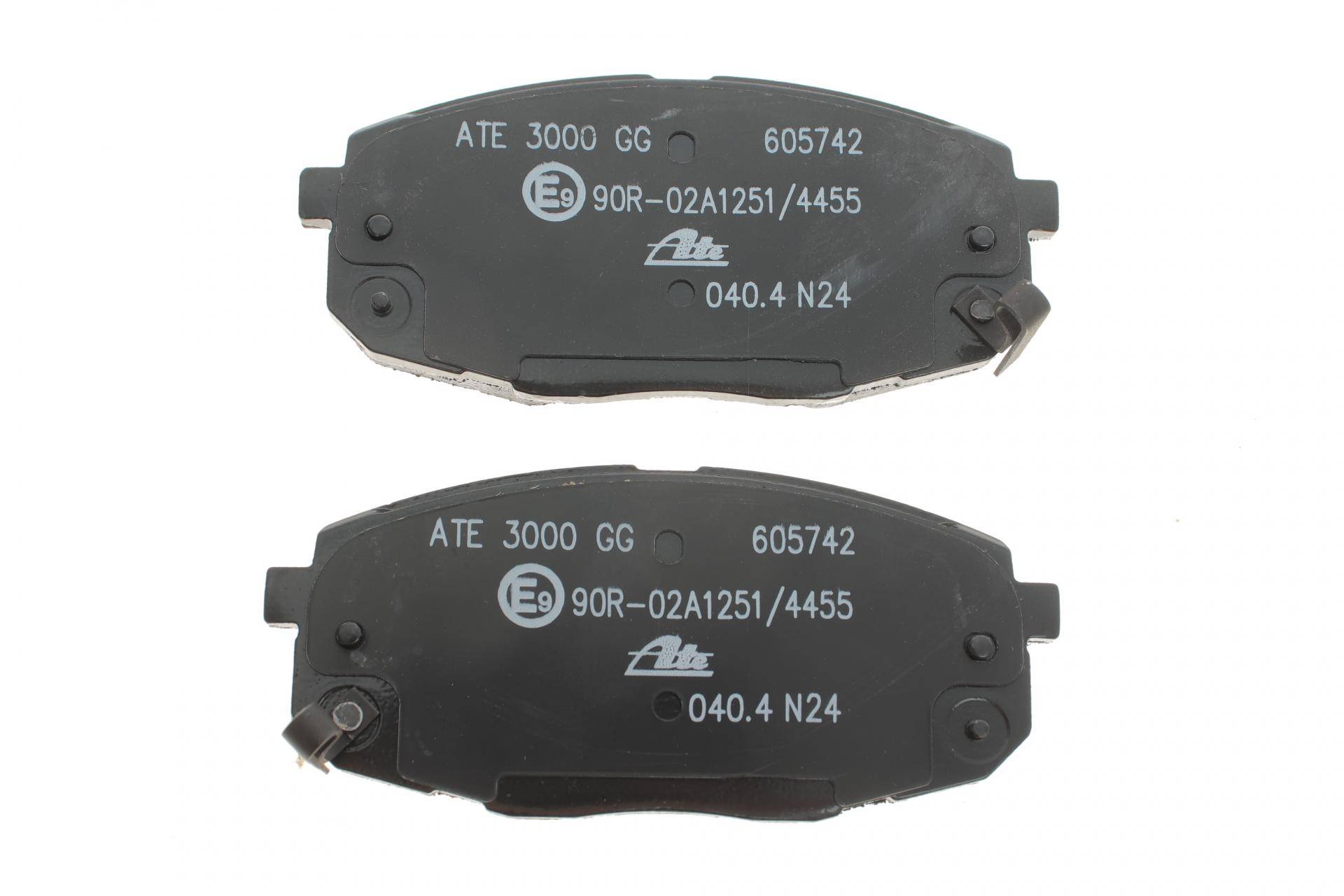 Колодки гальмівні (передні) Hyundai i30 07-12/Kia Cee'd 06-/Carens 02-/Cerato 09-/Soul 14-