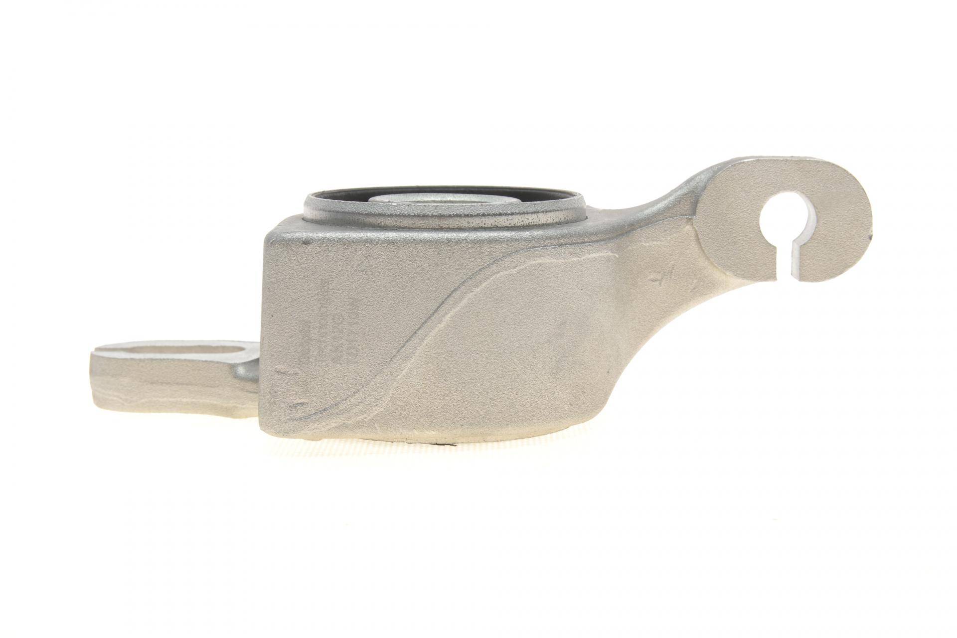 Сайлентблок важеля (переднього/знизу/ззаду) MB ML/GL (W164) 05- (R)